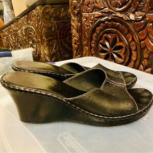 Naturalizer wedge mule  slides open toe, size 71/2.